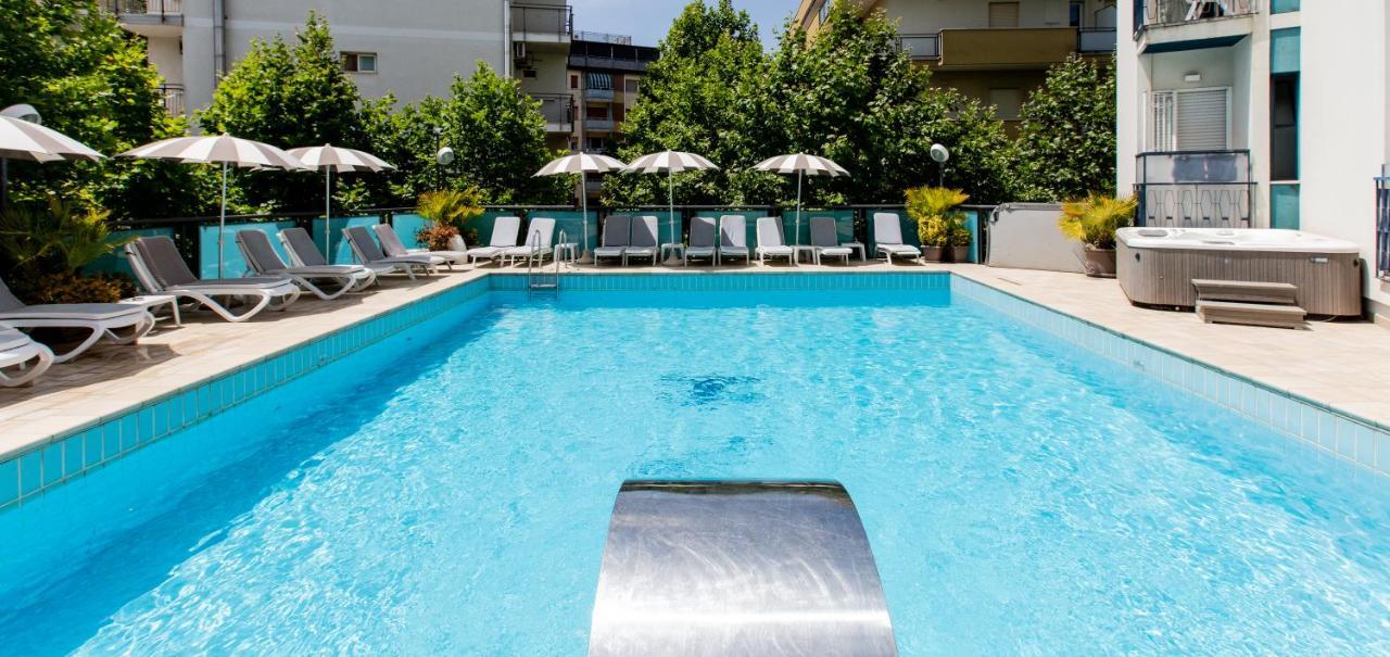 Hotel Verona Cesenatico Exterior photo