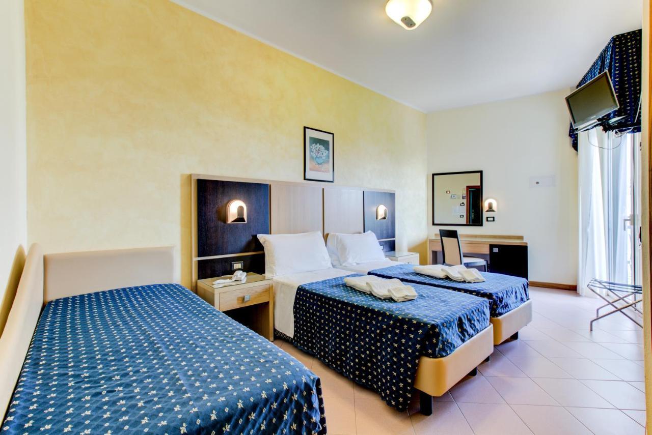 Hotel Verona Cesenatico Exterior photo